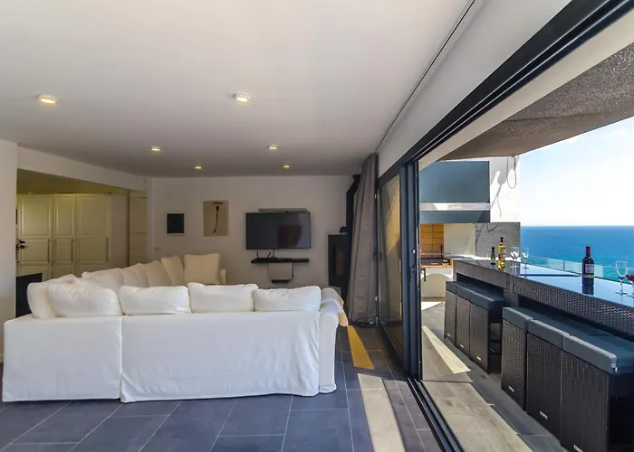 Seaside In With Garden And Pool View