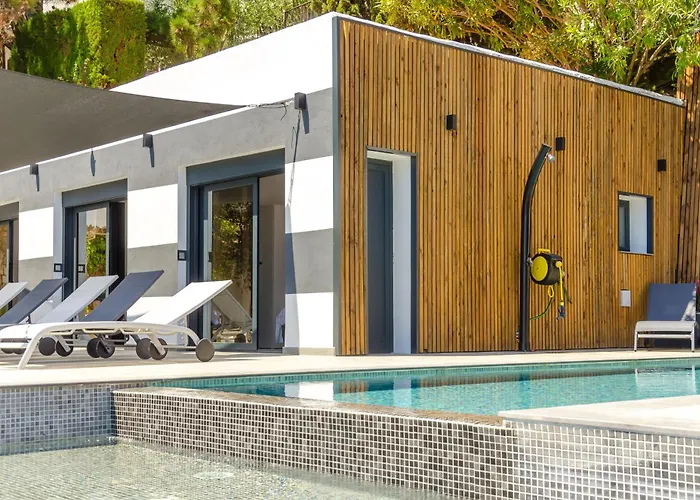 Willa Seaside In With Garden And Pool View Lloret de Mar