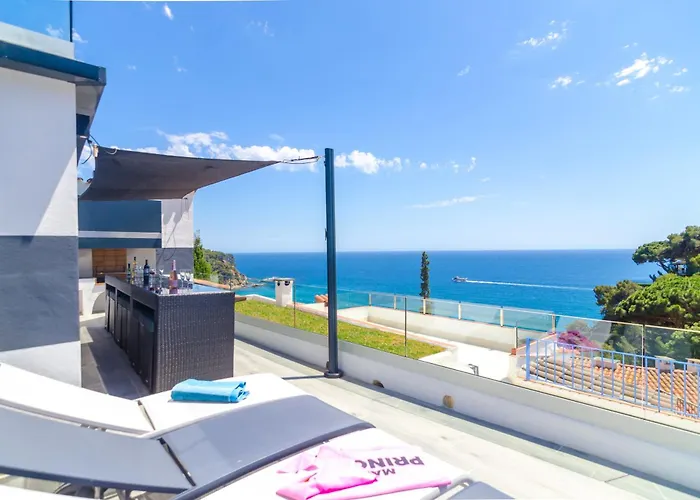 Seaside In With Garden And Pool View