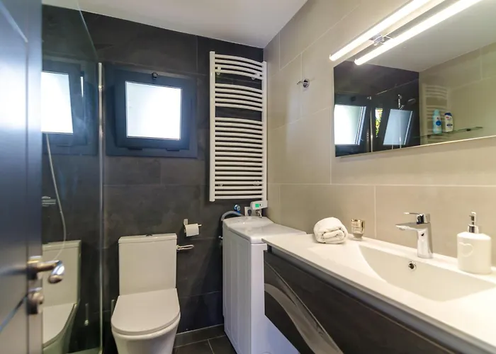 Seaside In With Garden And Pool View Willa *