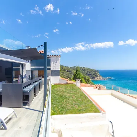 Villa Seaside In With Garden And Pool View