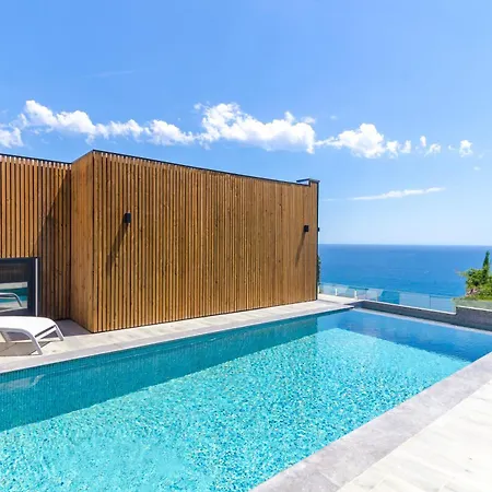 Villa Seaside In With Garden And Pool View