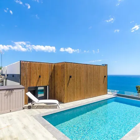 Seaside In With Garden And Pool View *