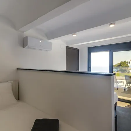 Villa Seaside In With Garden And Pool View *