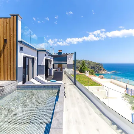 Villa Seaside In With Garden And Pool View