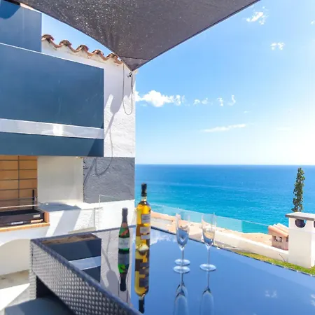 Seaside In With Garden And Pool View *