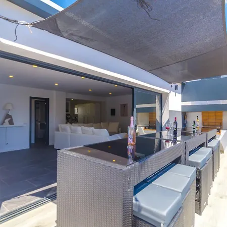 Seaside In With Garden And Pool View Villa *