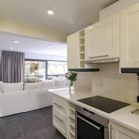 Seaside In With Garden And Pool View Villa *