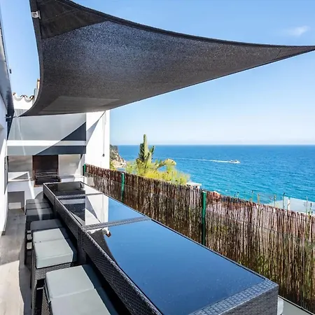 Seaside In With Garden And Pool View