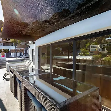 Seaside In With Garden And Pool View Villa *