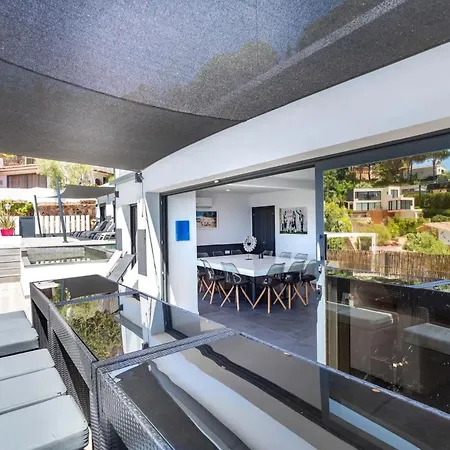 Villa Seaside In With Garden And Pool View *