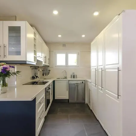 Seaside In With Garden And Pool View Villa *