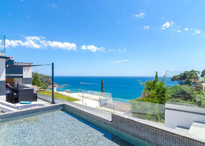 Seaside In With Garden And Pool View *
