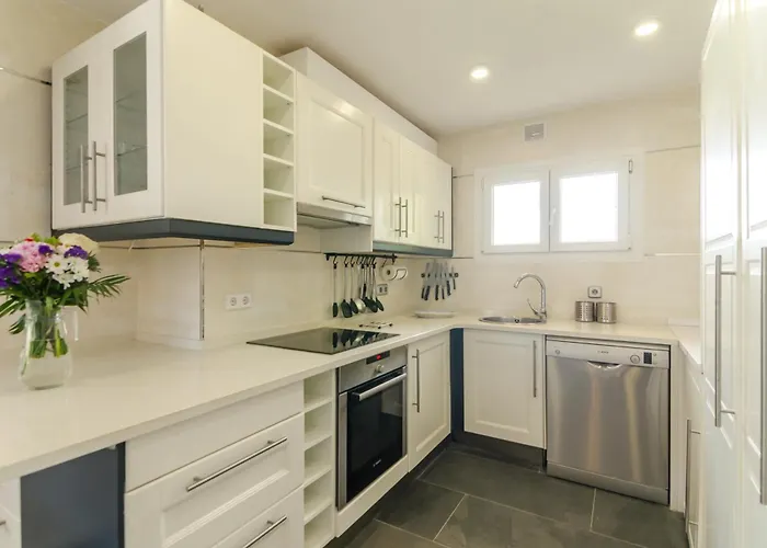 Seaside In With Garden And Pool View *