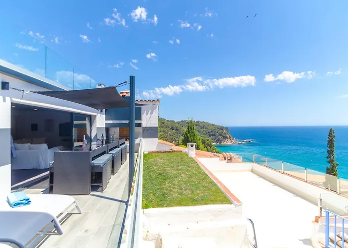 Villa Seaside In With Garden And Pool View