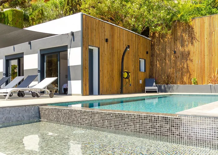 Seaside In With Garden And Pool View Willa Lloret de Mar