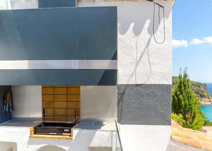 Villa Seaside In With Garden And Pool View