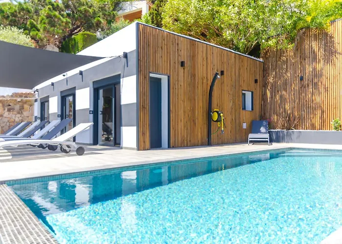 Willa Seaside In With Garden And Pool View Lloret de Mar