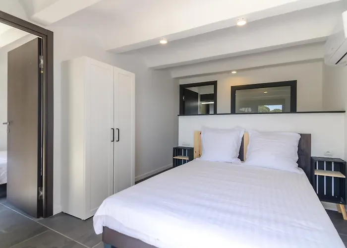 Seaside In With Garden And Pool View *