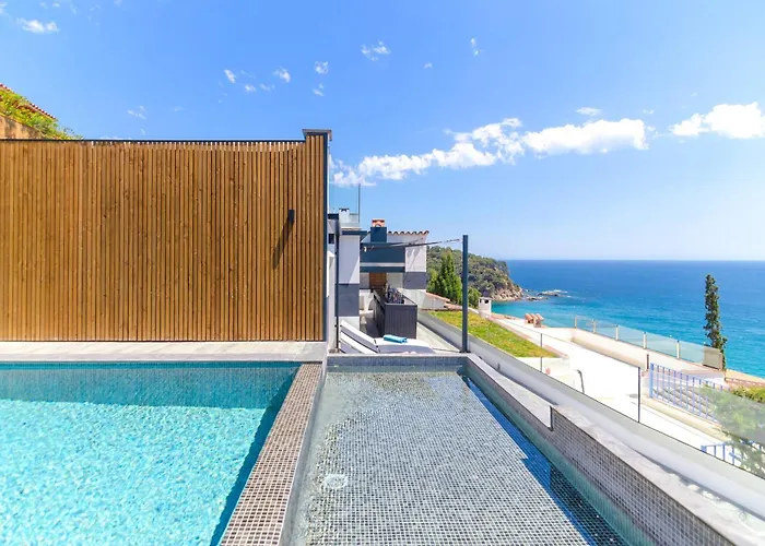 Villa Seaside In With Garden And Pool View Lloret de Mar