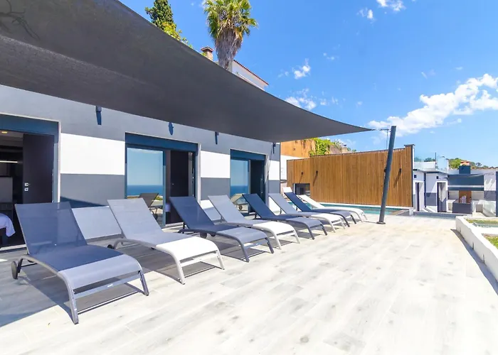 Seaside In With Garden And Pool View *