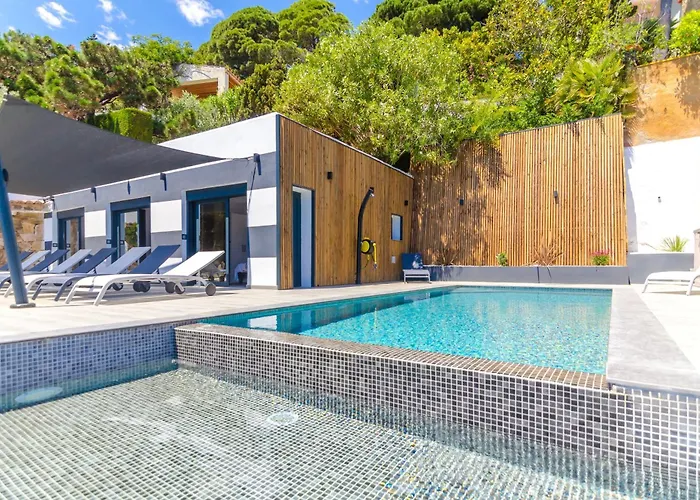 Villa Seaside In With Garden And Pool View *