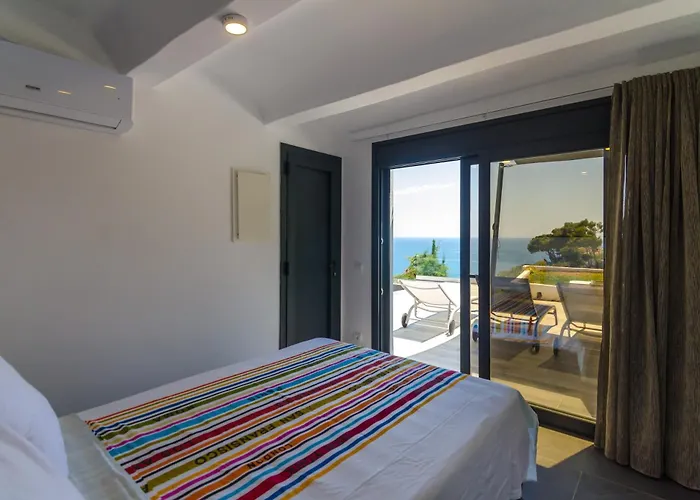 Seaside In With Garden And Pool View Willa Lloret de Mar
