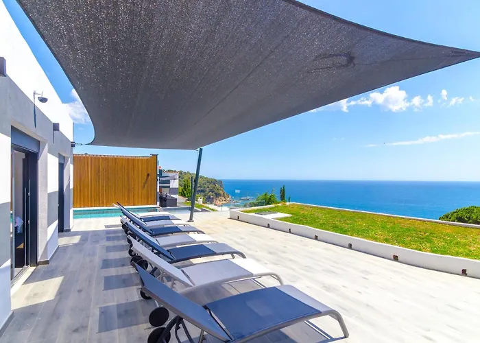 Villa Seaside In With Garden And Pool View Lloret de Mar