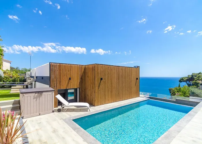 Seaside In With Garden And Pool View * Lloret de Mar